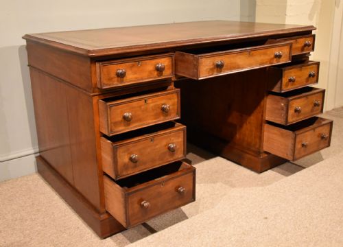 MID 19TH CENTURY MAHOGANY PEDESTAL DESK - ADDITIONAL PHOTO 3