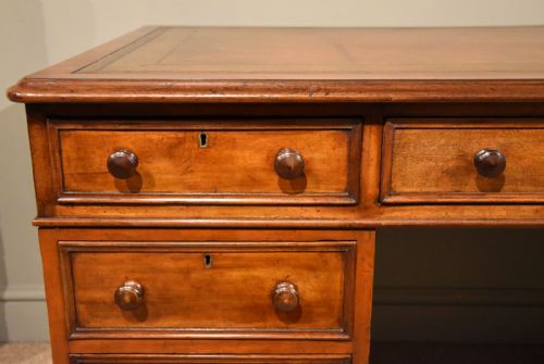 MID 19TH CENTURY MAHOGANY PEDESTAL DESK - ADDITIONAL PHOTO 4