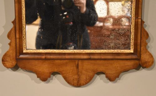 SMALL GEORGE II WALNUT WALL MIRROR - ADDITIONAL PHOTO 1