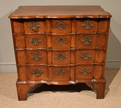 18th century dutch chestnut commode chest of drawers - CATEGORY: ANTIQUE CHEST OF DRAWERS - DATED 18TH CENTURY