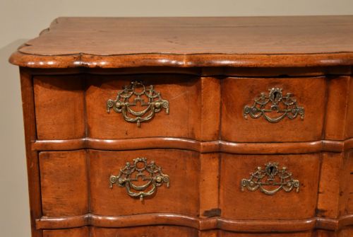 18TH CENTURY DUTCH CHESTNUT COMMODE CHEST OF DRAWERS - ADDITIONAL PHOTO 2