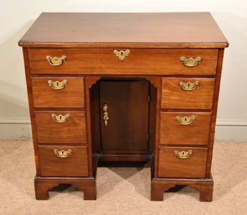 18th century mahogany kneehole desk - CATEGORY: ANTIQUE DESKS - DATED 18TH CENTURY