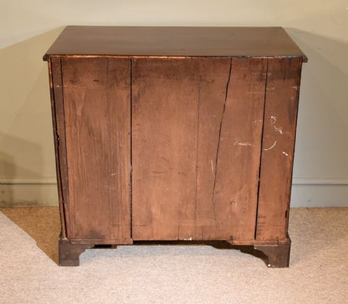 18TH CENTURY MAHOGANY KNEEHOLE DESK - ADDITIONAL PHOTO 4