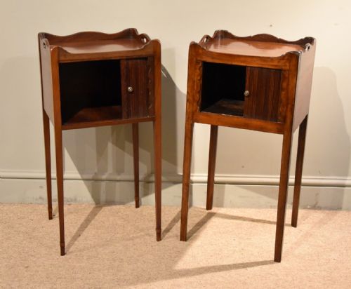 MATCHED PAIR OF MAHOGANY BEDSIDE CABINETS TABLES - ADDITIONAL PHOTO 1