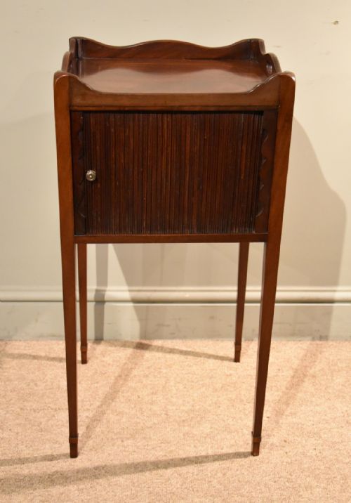 MATCHED PAIR OF MAHOGANY BEDSIDE CABINETS TABLES - ADDITIONAL PHOTO 2