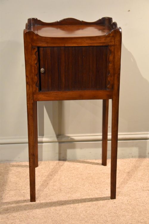 MATCHED PAIR OF MAHOGANY BEDSIDE CABINETS TABLES - ADDITIONAL PHOTO 5