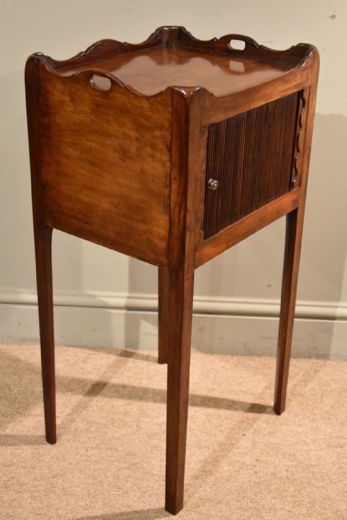 MATCHED PAIR OF MAHOGANY BEDSIDE CABINETS TABLES - ADDITIONAL PHOTO 8