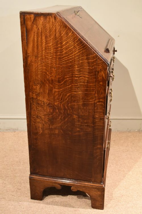 A DIMINUTIVE GEORGE III OAK BUREAU - ADDITIONAL PHOTO 7