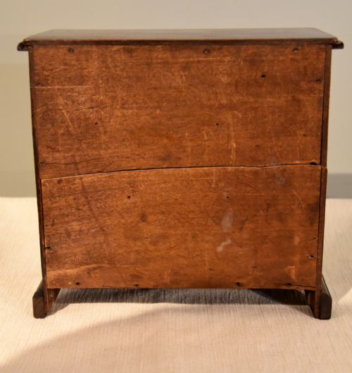 A MINIATURE MAHOGANY CHEST OF DRAWERS - ADDITIONAL PHOTO 4