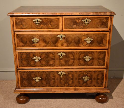 chest of drawers william and mary olivewood oyster - CATEGORY: ANTIQUE CHEST OF DRAWERS - DATED 19TH CENTURY