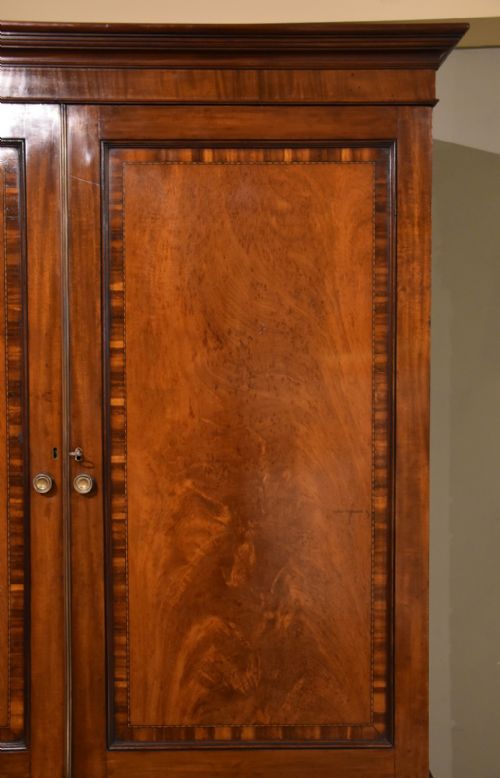 GEORGE III MAHOGANY LINEN PRESS - ADDITIONAL PHOTO 1