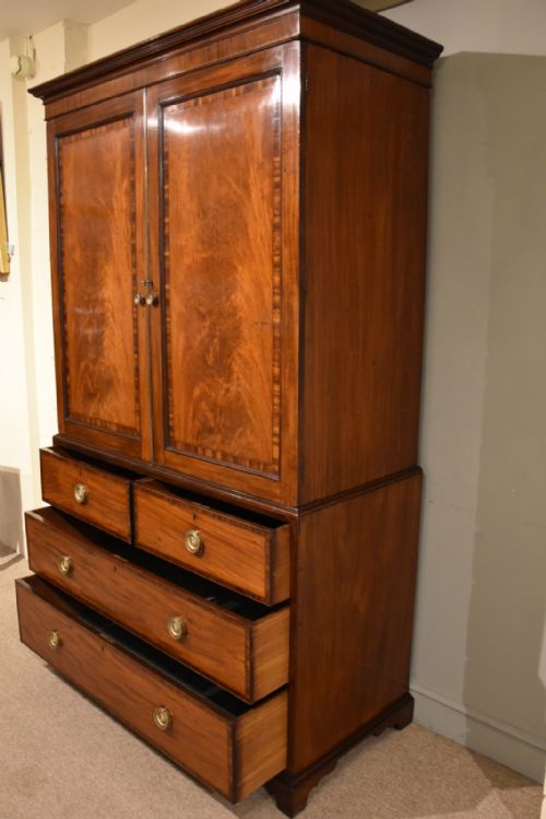GEORGE III MAHOGANY LINEN PRESS - ADDITIONAL PHOTO 3