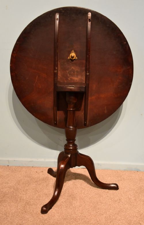 MID EIGHTEENTH CENTURY MAHOGANY CIRCULAR TRIPOD TABLE - ADDITIONAL PHOTO 4