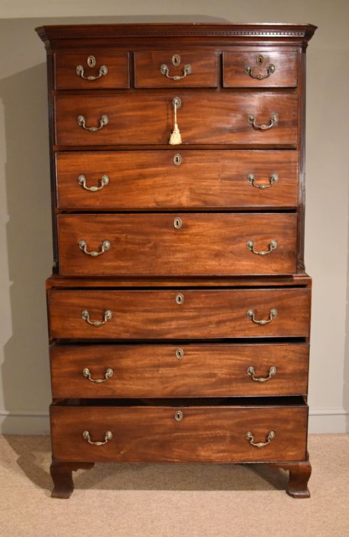 A GEORGE III MAHOGANY CHEST ON CHEST - ADDITIONAL PHOTO 1