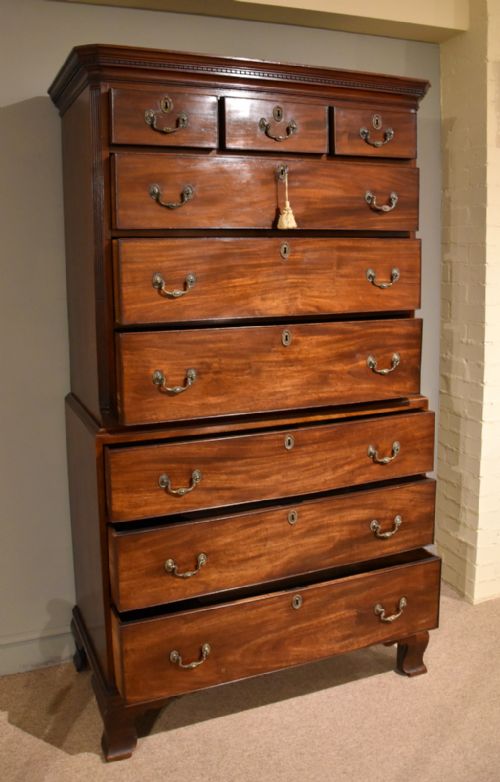 A GEORGE III MAHOGANY CHEST ON CHEST - ADDITIONAL PHOTO 2
