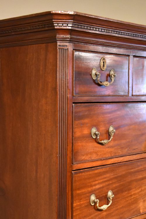 A GEORGE III MAHOGANY CHEST ON CHEST - ADDITIONAL PHOTO 7