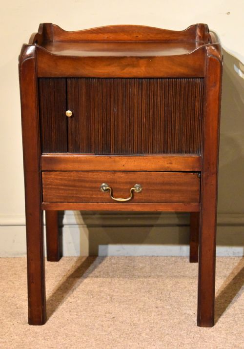 18th century mahogany commode bedside cabinet - CATEGORY: ANTIQUE CUPBOARDS - DATED 18TH CENTURY