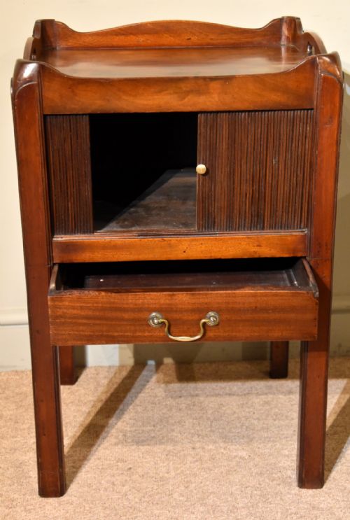 18TH CENTURY MAHOGANY COMMODE BEDSIDE CABINET - ADDITIONAL PHOTO 3