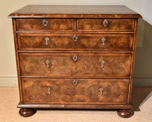 william and mary oyster chest of drawers - CATEGORY: ANTIQUE CHEST OF DRAWERS - DATED 17TH CENTURY
