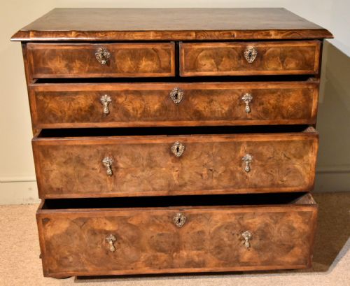 WILLIAM AND MARY OYSTER CHEST OF DRAWERS - ADDITIONAL PHOTO 2