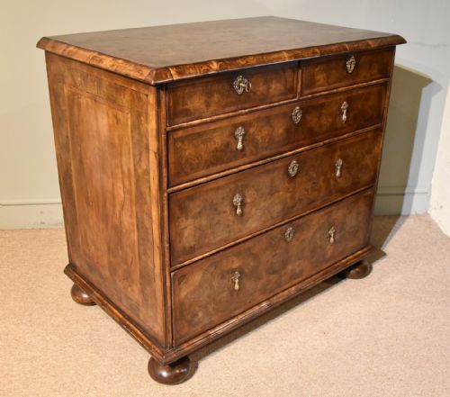 WILLIAM AND MARY OYSTER CHEST OF DRAWERS - ADDITIONAL PHOTO 3
