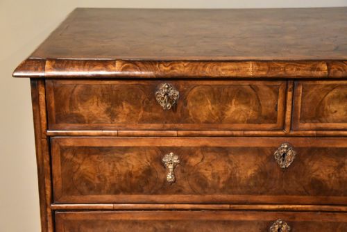WILLIAM AND MARY OYSTER CHEST OF DRAWERS - ADDITIONAL PHOTO 5