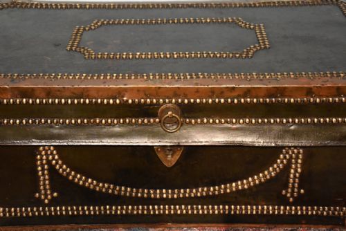 19TH CENTURY GREEN LEATHER BRASS STUDDED COACHING TRUNK - ADDITIONAL PHOTO 1