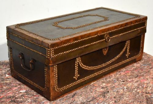 19TH CENTURY GREEN LEATHER BRASS STUDDED COACHING TRUNK - ADDITIONAL PHOTO 2