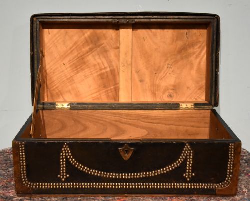 19TH CENTURY GREEN LEATHER BRASS STUDDED COACHING TRUNK - ADDITIONAL PHOTO 3