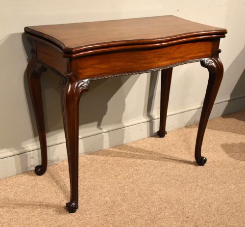18TH CENTURY MAHOGANY SERPENTINE CARVED CARD TABLE - ADDITIONAL PHOTO 1
