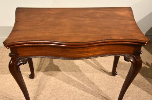 18TH CENTURY MAHOGANY SERPENTINE CARVED CARD TABLE - ADDITIONAL PHOTO 4