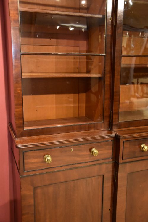 REGENCY PERIOD MAHOGANY BREAKFRONT BOOKCASE - ADDITIONAL PHOTO 6
