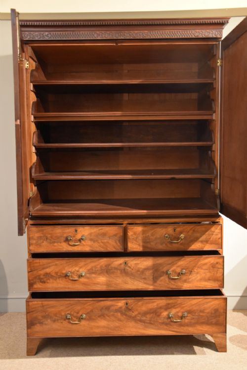 GEORGE III HEPPLEWHITE PERIOD MAHOGANY LINEN PRESS - ADDITIONAL PHOTO 1