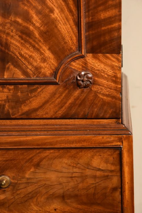 GEORGE III HEPPLEWHITE PERIOD MAHOGANY LINEN PRESS - ADDITIONAL PHOTO 2