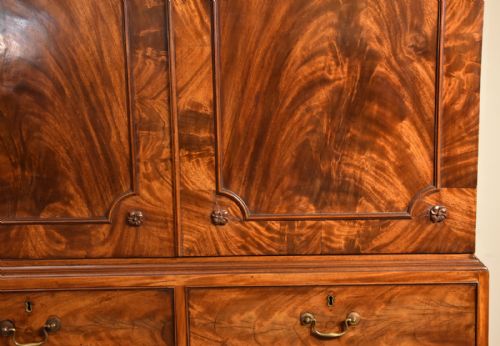 GEORGE III HEPPLEWHITE PERIOD MAHOGANY LINEN PRESS - ADDITIONAL PHOTO 3