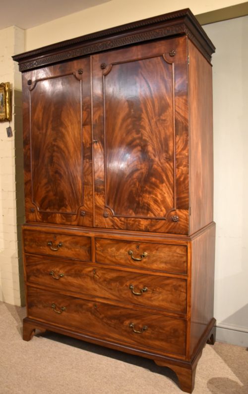GEORGE III HEPPLEWHITE PERIOD MAHOGANY LINEN PRESS - ADDITIONAL PHOTO 4