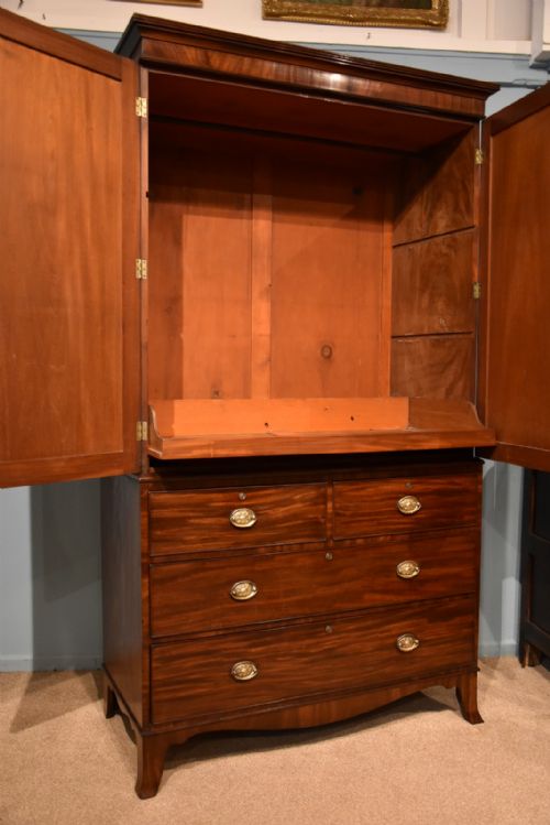 GEORGE III MAHOGANY LINEN PRESS - ADDITIONAL PHOTO 2