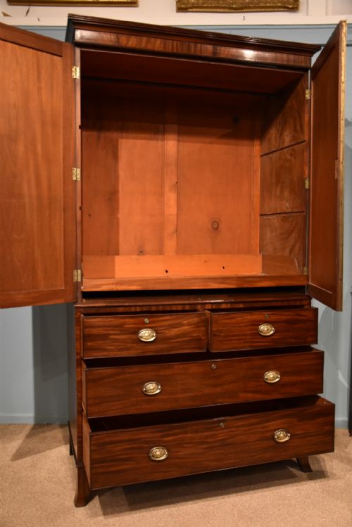 GEORGE III MAHOGANY LINEN PRESS - ADDITIONAL PHOTO 3