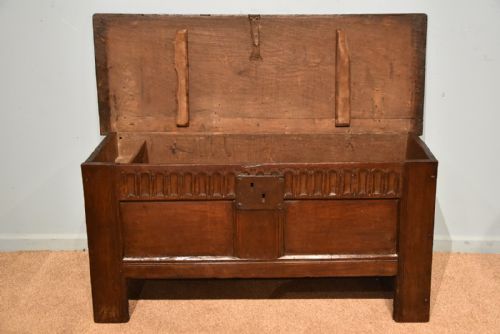 TRANSITIONAL PERIOD OAK COFFER - ADDITIONAL PHOTO 2