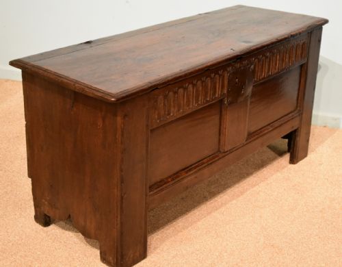 TRANSITIONAL PERIOD OAK COFFER - ADDITIONAL PHOTO 5