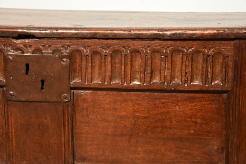 TRANSITIONAL PERIOD OAK COFFER - ADDITIONAL PHOTO 7