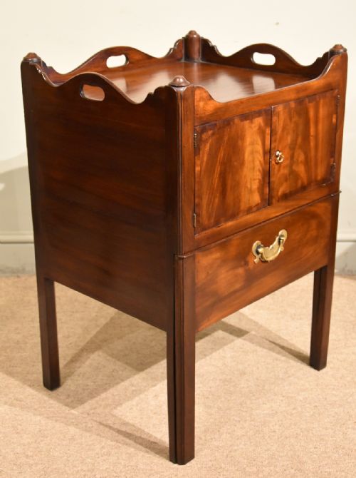 PAIR OF 18TH CENTURYGEORGE III CHIPPENDALE BEDSIDE COMMODES - ADDITIONAL PHOTO 2