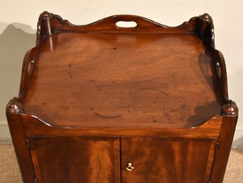 PAIR OF 18TH CENTURYGEORGE III CHIPPENDALE BEDSIDE COMMODES - ADDITIONAL PHOTO 3