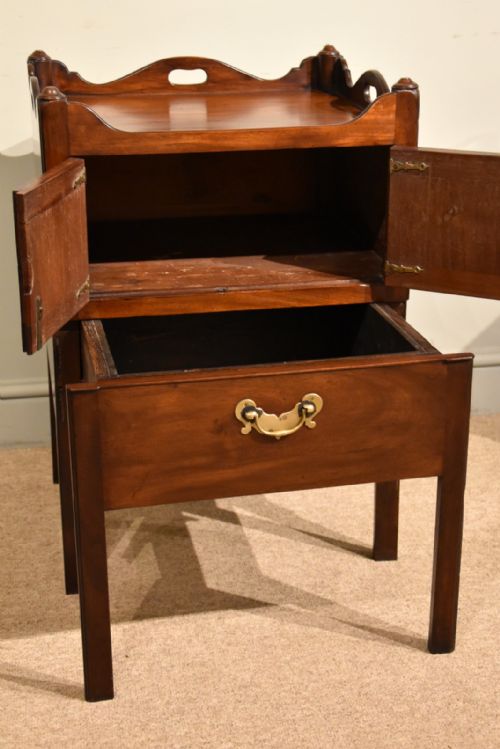 PAIR OF 18TH CENTURYGEORGE III CHIPPENDALE BEDSIDE COMMODES - ADDITIONAL PHOTO 5