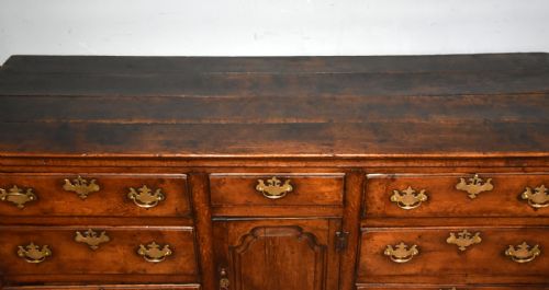 A MID 18TH CENTURY GEORGE III LARGE OAK DRESSER BASE - ADDITIONAL PHOTO 3