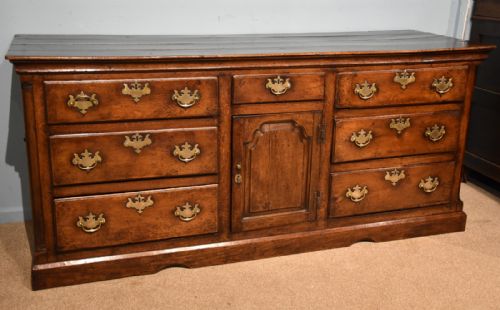 A MID 18TH CENTURY GEORGE III LARGE OAK DRESSER BASE - ADDITIONAL PHOTO 5