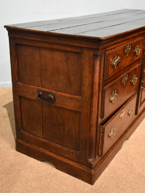 A MID 18TH CENTURY GEORGE III LARGE OAK DRESSER BASE - ADDITIONAL PHOTO 6