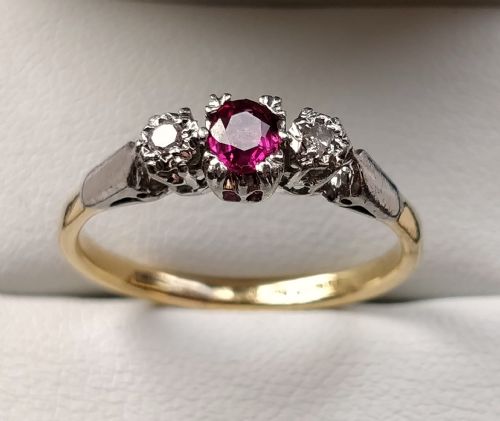 art deco 18ct diamond platinum ruby ring - CATEGORY: ANTIQUE JEWELLERY - DATED 1930