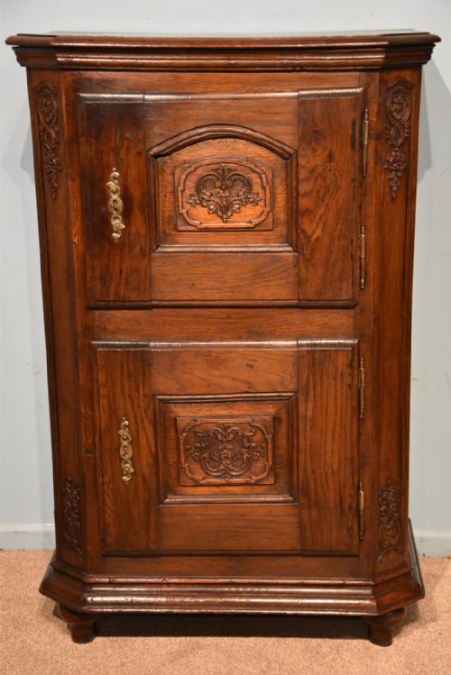 19th century french carved oak cupboard - CATEGORY: ANTIQUE CUPBOARDS - DATED 19TH CENTURY