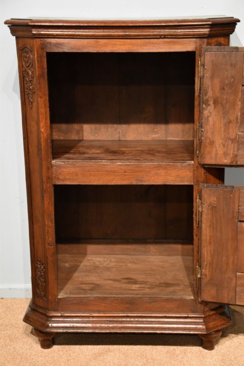 19TH CENTURY FRENCH CARVED OAK CUPBOARD - ADDITIONAL PHOTO 1